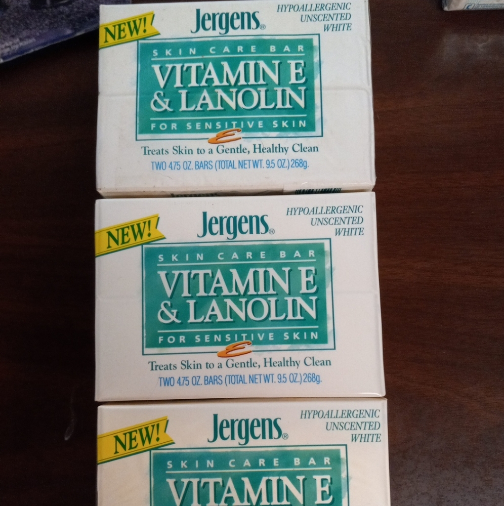 3 Jergens Vitamin E & Lanolin for Sensitive Skin 2 pk 4.75 oz Soap Bar VTG 1993